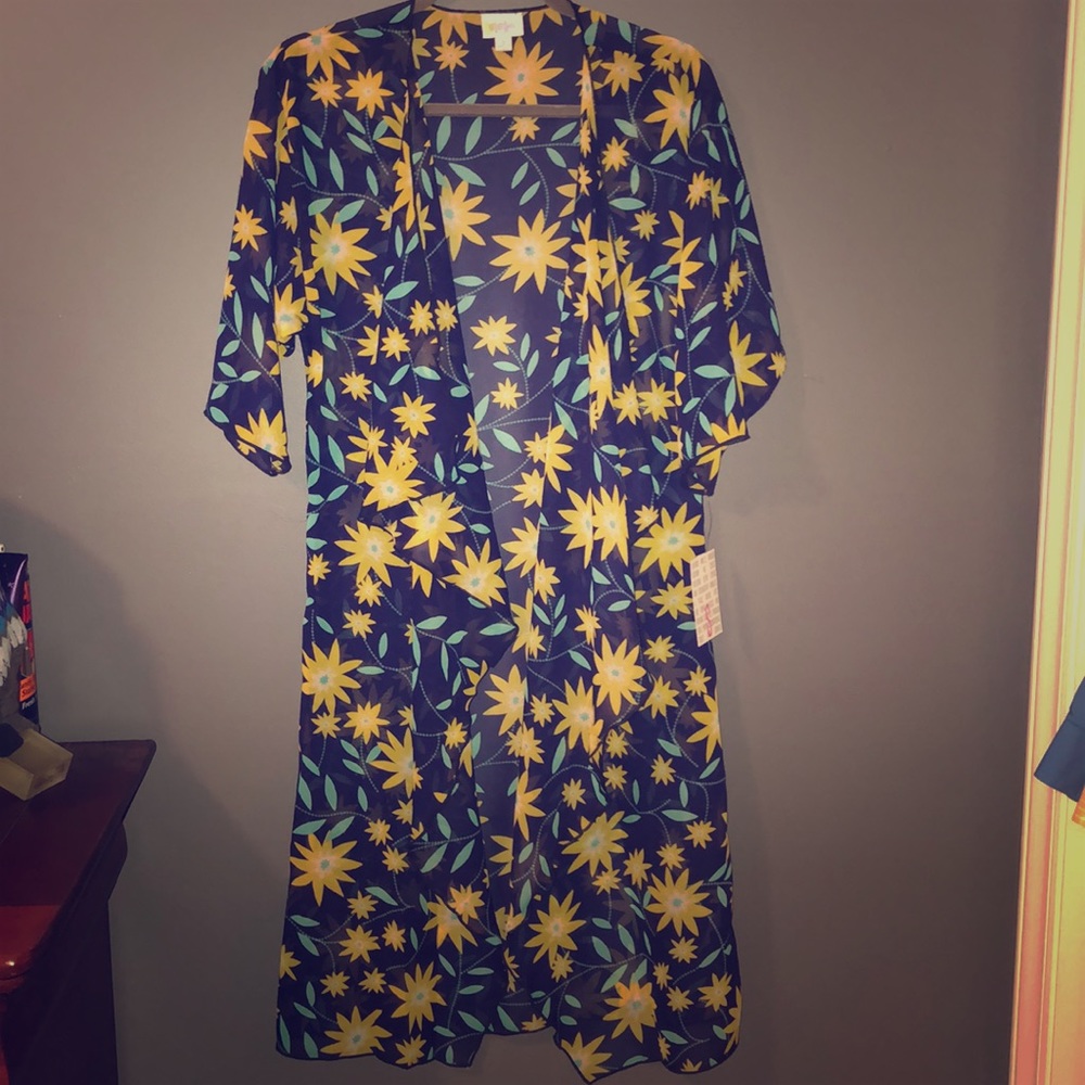 NWT! LuLaRoe Small Shirley